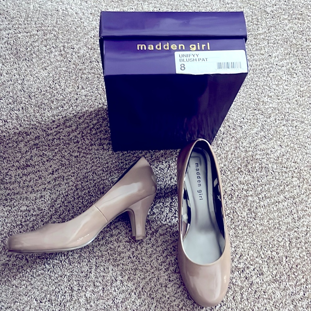 Madden girl, Blush patent leather pumps, size 8